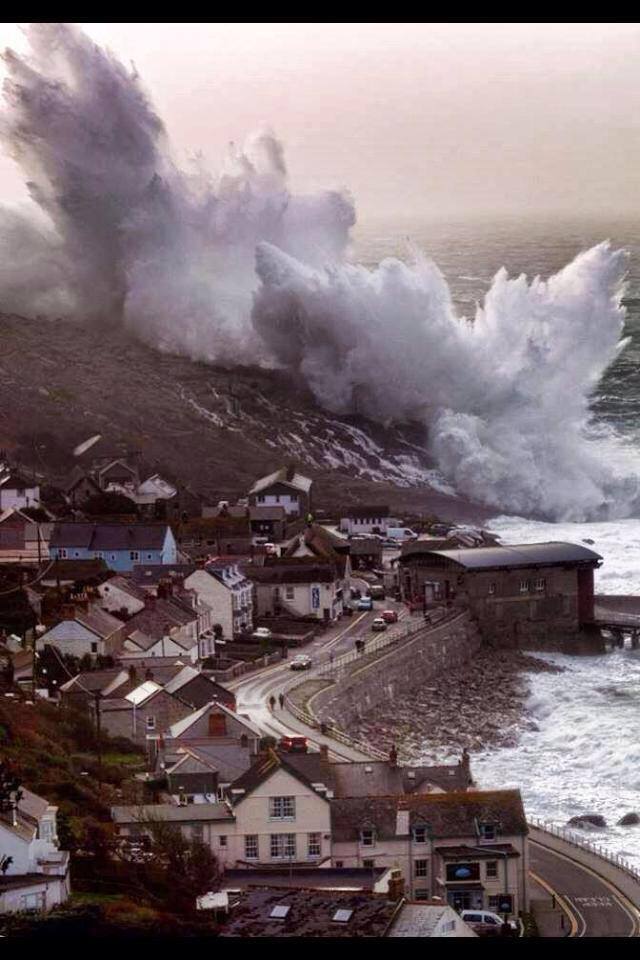 This is what happens when Cornwall UK gets battered by giant waves again, 35 ft high! 2-02-2014