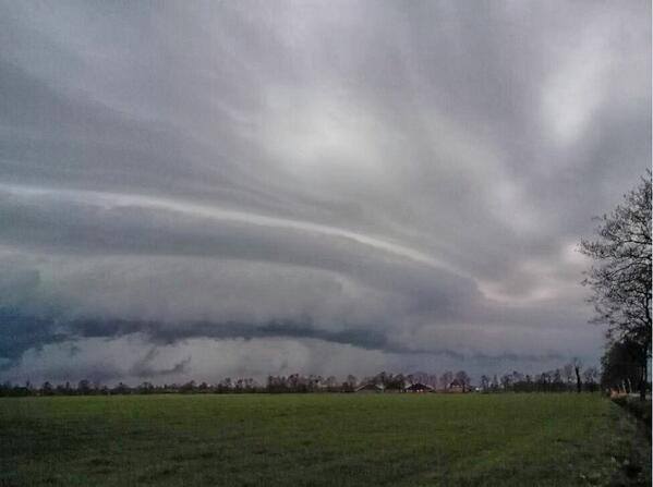4-7-2014: Shelf cloud near Marum, NE Netherlands earlier today. Photo: Marko Wolvenne (@wolvenne on Twitter)