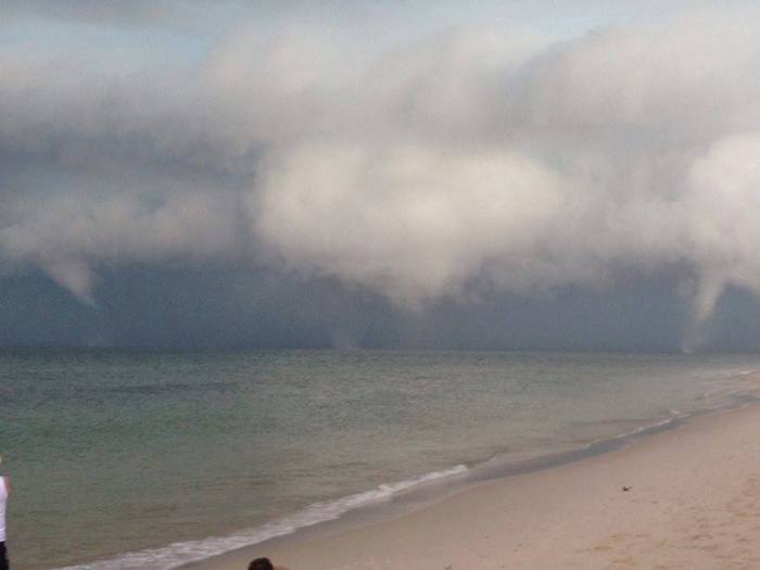 4-6-2014: triple waterspout occured along the convective line approaching Bribie island, Australia. Source: Thomas Hinterdorfer: Extreme Weather Chaser / Jayden & Gaylene Rohd