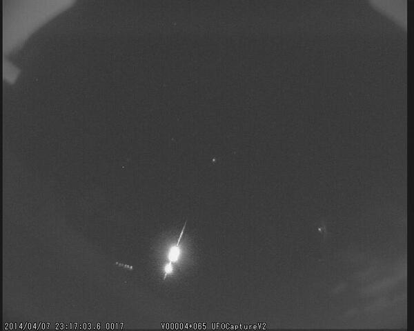 4-7-2014: The UK - Fireball from Clanfield South station. Two very large explosions clearly visible.