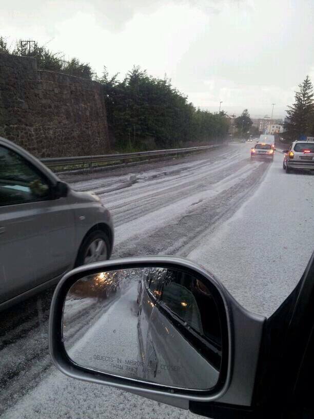 4-5-2014: Hailstorm in Viterbo, central Italy this morning from one of the thunderstorms in the cold core upper low. Source: InfoMeteoTuit (@InfoMeteoTuit on Twitter)