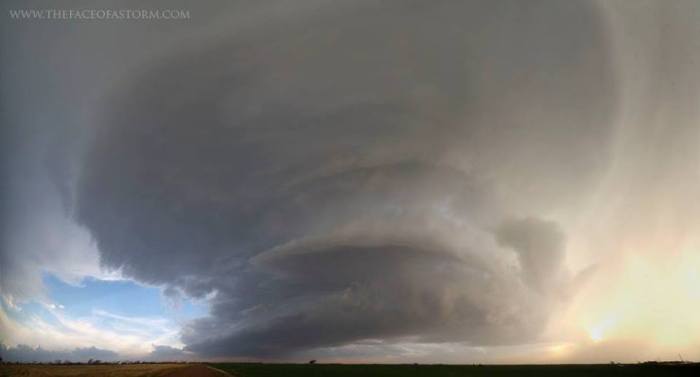 Another impressive supercell photo from near Attica, Kansas. Source: Jennifer Brindley / https://www.facebook.com/FaceOfAStorm