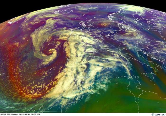 spectacular satellite presentation of large trough centered just west of Iberian peninsula this evening! The frontal system is affecting Portugal and western Spain with heavy rain and strong to locally severe winds. The low centre is down at 985 hPa. Expect high rain amounts resulting from persisting WAA from the Atlantic. Source: EUMETSAT