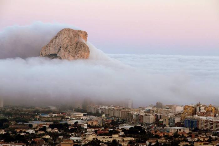 4-7-2014: Dense fog photos from Alicante, Spain today. Source: Tiempo Valencia