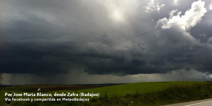 4-3-2014: Impressive looking thunderstorms over Zafra, SW Spain this afternoon. Photo: Jose María Blanco Source: MeteoBadajoz (@MeteoBadajoz on Twitter)