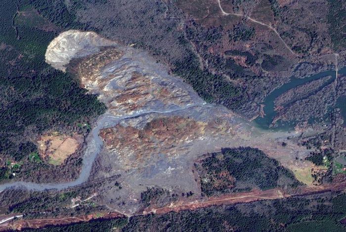 New satellite photo shows the extent of damage caused by Washington state mudslide  More: http://nbcnews.to/1onf0Xq l Photo: Digital Globe/Getty Images