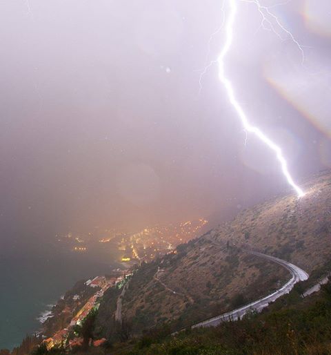1-18-2015: Another brutal CG lightning strike on Srđ mountain, just out of Dubrovnik, Croatia last night by Boris Bašić / Storm Chasers Dubrovnik Reed Timmer: Meteorologist and Extreme Storm Chaser
